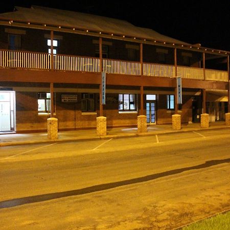 Queen Of The Murchison Guest House & Cafe Cue Buitenkant foto
