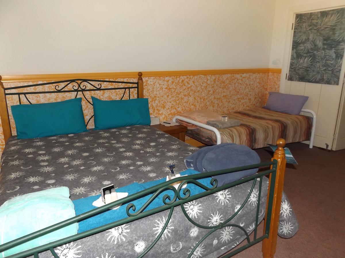 Queen Of The Murchison Guest House & Cafe Cue Buitenkant foto