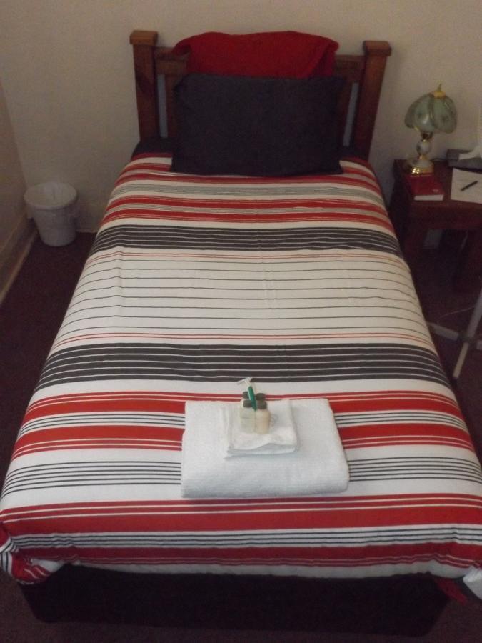 Queen Of The Murchison Guest House & Cafe Cue Buitenkant foto
