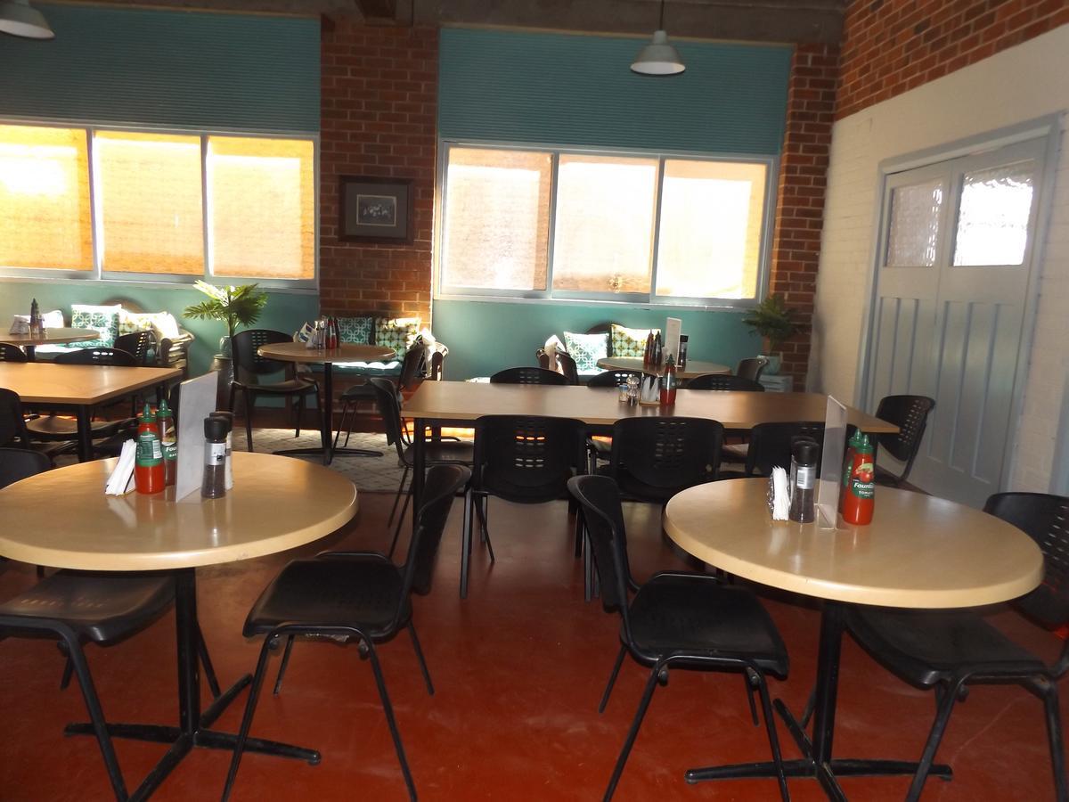 Queen Of The Murchison Guest House & Cafe Cue Buitenkant foto